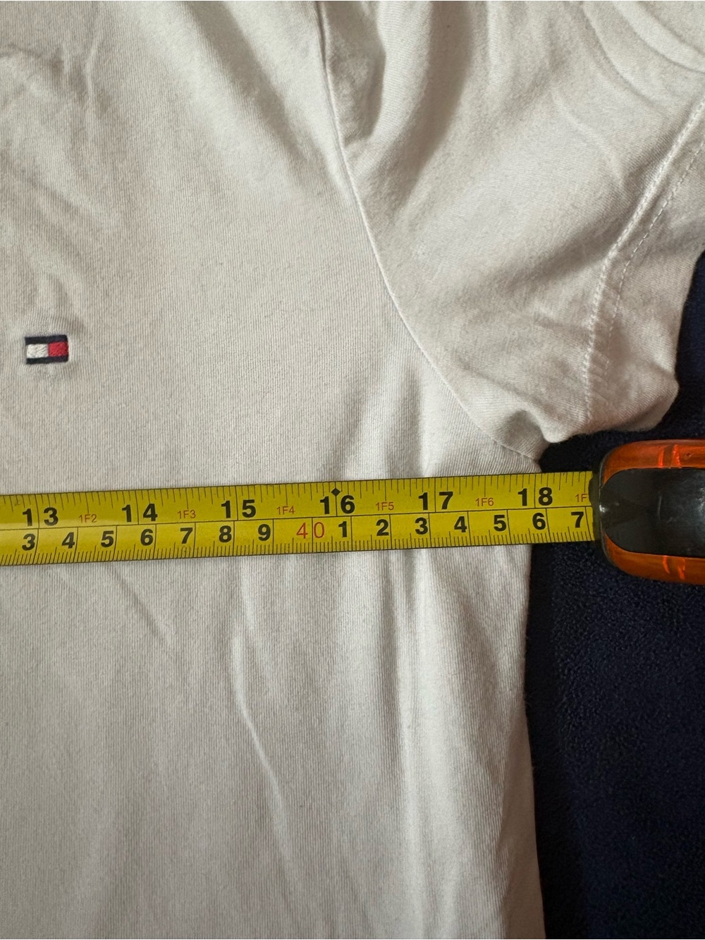 Tommy Hilfiger Men’s White Classic Flag Logo T-Shirt - Picture 7 of 8